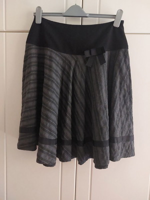 Skirt gray and black size L like new