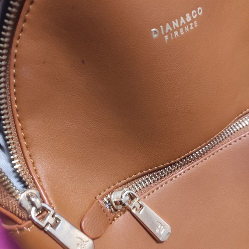 Diana & Co Firenze backpack shoulder bag like new, brown and gold