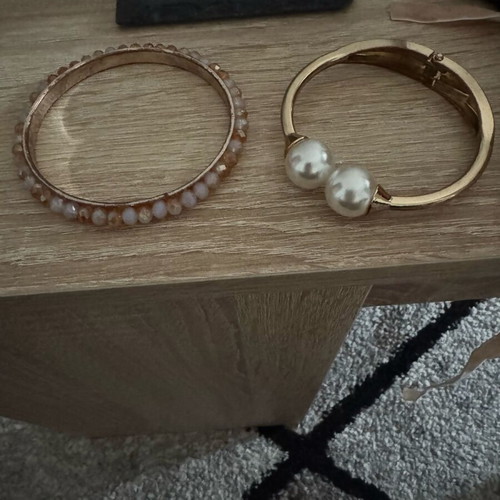 Bracelets in gold color like new, minimally worn