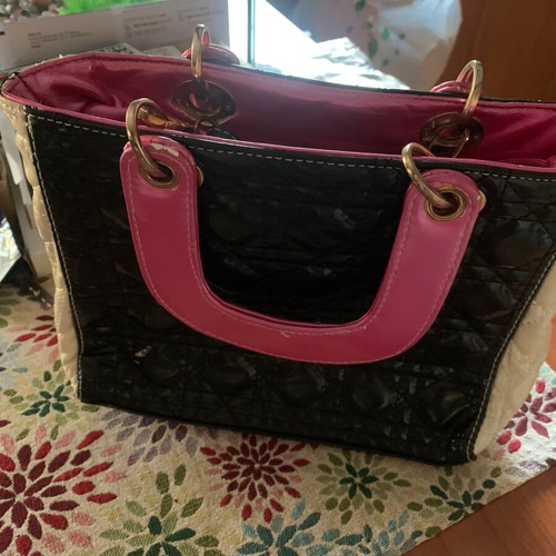 Handbag black patent vintage like new with pink and beige