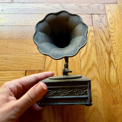 Vintage metal gramophone miniature used, bronze finish