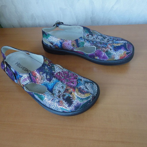 Helvesko women's sandals size 39 like new, colorful
