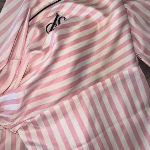 Victoria's Secret London robe like new, pink