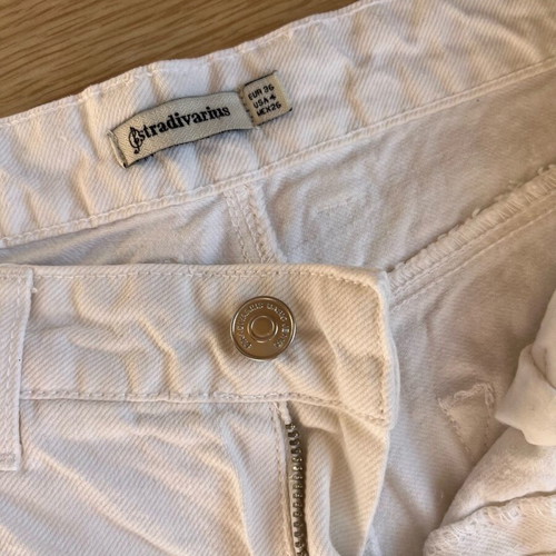 White denim shorts new with rips Stradivarius