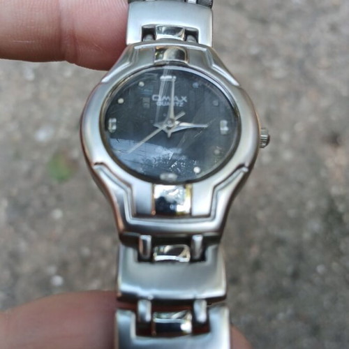 Omax Quartz Model HB 0239 watch like new, silver unisex