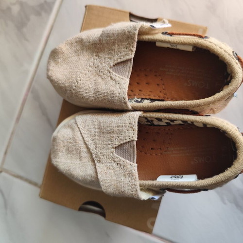 Toms kids espadrilles beige size 21 like new