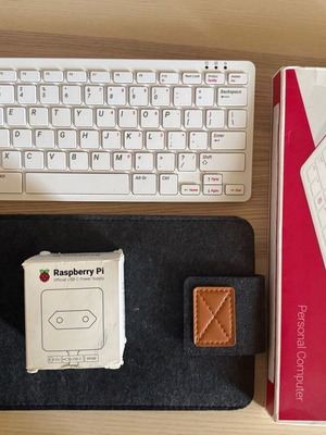 Raspberry Pi 400 σαν καινούργιο με θήκη, φορτιστή και 2x micro HDMI to HDMI