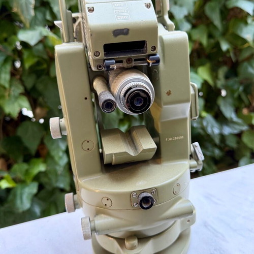 Wild T16 Theodolite used with DI4L accessory collectible