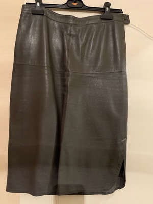 Leather skirt grey new, knee-length with lining and pockets