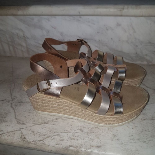 Leather platform sandals like new, gold and silver