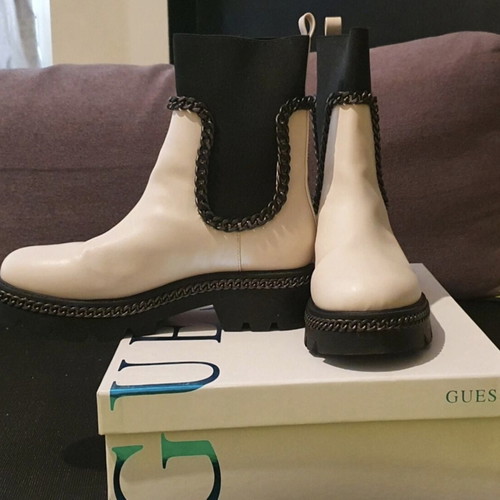 Guess ankle boots cream new in box