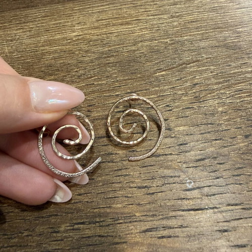 Handmade earrings new, gold-colored steel hammered style