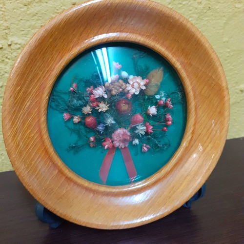 Vintage frame with flowers used
