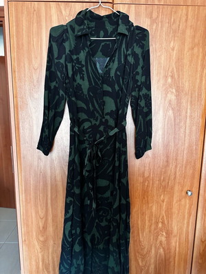 Zara dress medium like new, green-black