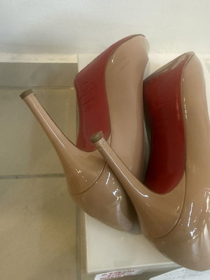 Christian Louboutin Simple Pump 85 Nude patent leather heels size 40.5 used