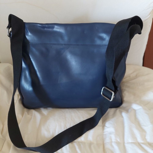 Calvin Klein messenger bag like new, dark blue crossbody