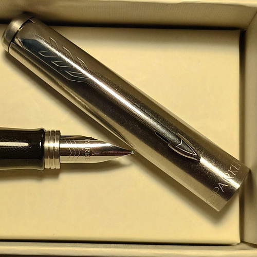 Parker Jotter Fountain pen, new with case and blue ink