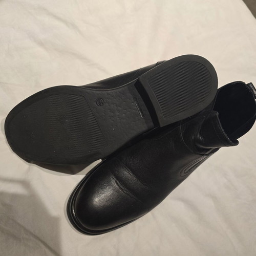 Leather Chelsea boots 39 like new, black
