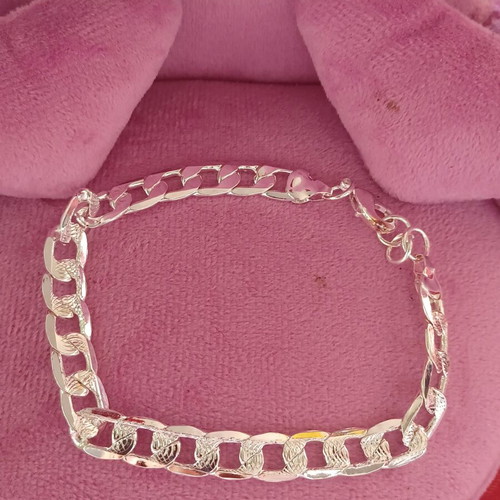 Silver Plated Bracelet Cuban Chain like new, silver color