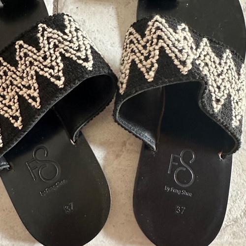 Feng Shoe sandals used, size 37, black with details