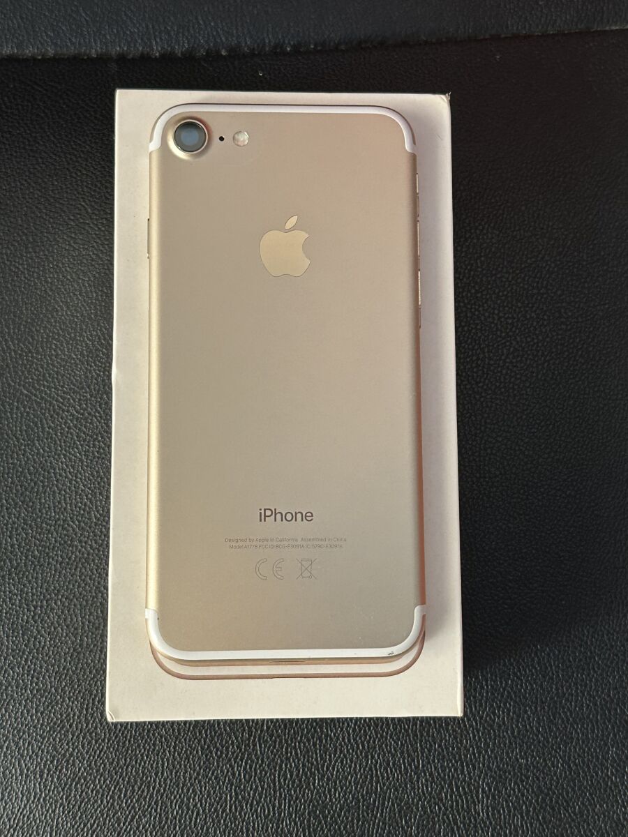 iPhone 7 Gold 32GB used with charger and… - € 80,00 - Vendora.cy