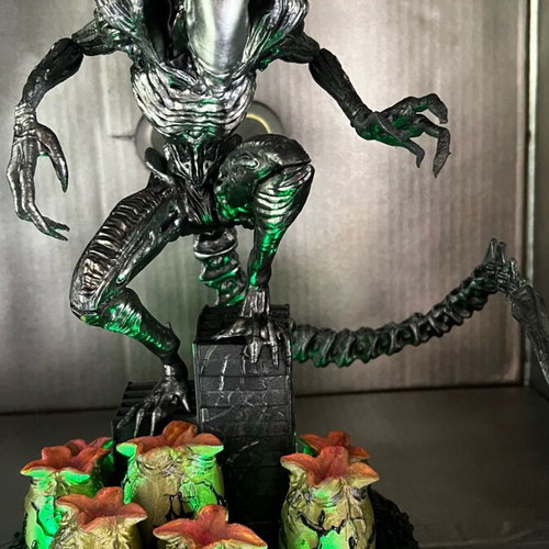 Alien Xenomorph Led figure new with base and lighting
