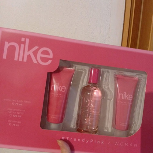 Nike Trendy Pink 100 ml women's gift set new