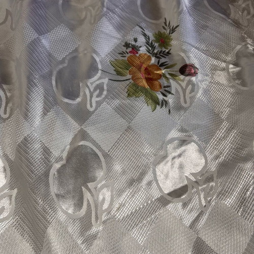 Tablecloth with flowers like new, very good fabric