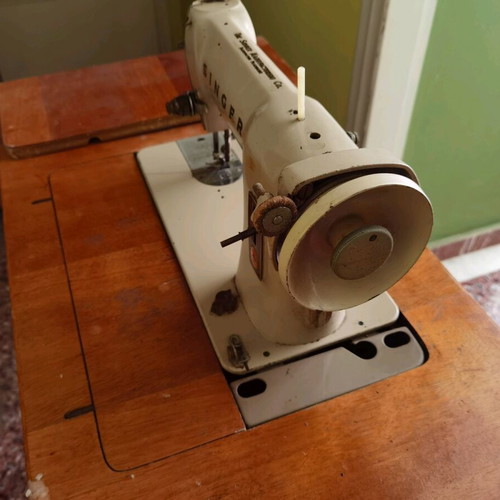 Singer sewing machine used without belt