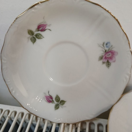 Sugar bowl and 3 saucers like new