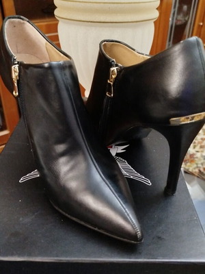 Exe black ankle boots like new with gold details size 39-40