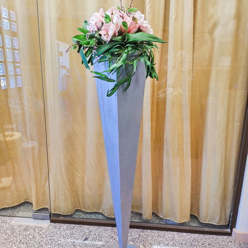 Industrial Minimal Wedding Flower Stands used, geometric design
