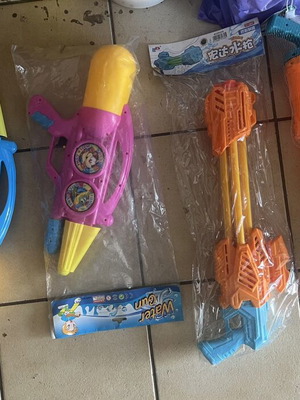 Set of 5 water guns