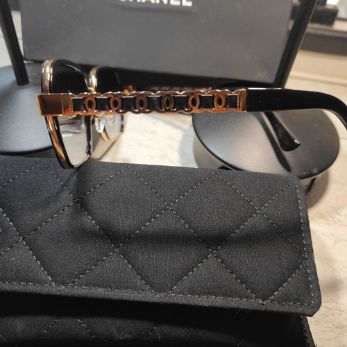 Chanel A95105 X09962 sunglasses new, black and gold