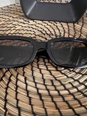 Black sunglasses with orange lens like new
