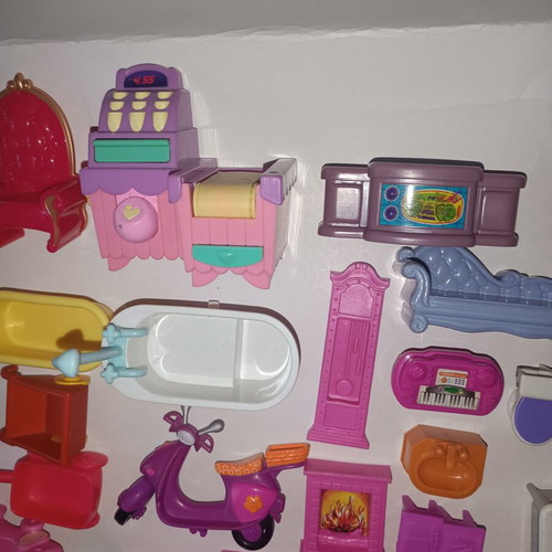Shelly/Kelly doll furniture set, 25+ pieces