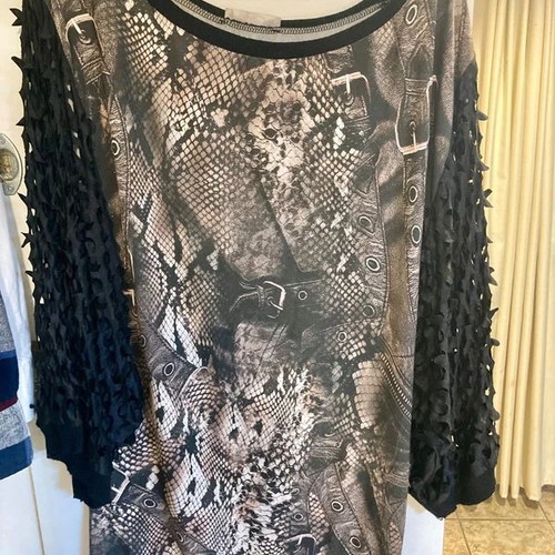 Animal print blouse used, jersey with laser-cut sleeve