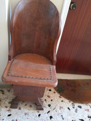 Old chairs used, excellent condition, set of 2