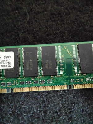 Samsung 256MB SDRAM PC133U CL3 M366S3253DTS-C7AQ0 like new