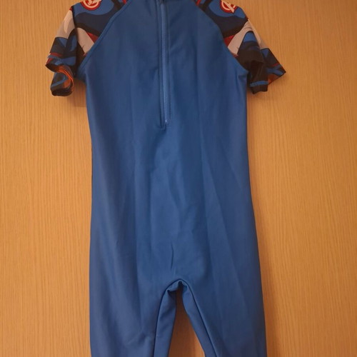 Captain America swimsuit for 6-7 years new, size 122 cm