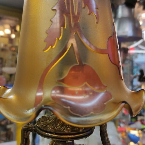 Antique Table Lamp like new, made of bronze