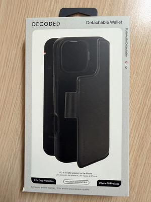Decoded Magsafe Detachable Wallet for iPhone 16 Pro Max like new, leather