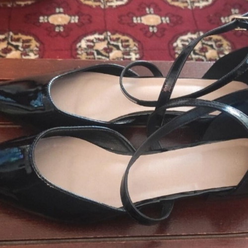 Mule shoes size 40 black like new with low heel