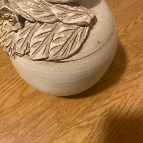 Clay vase with design