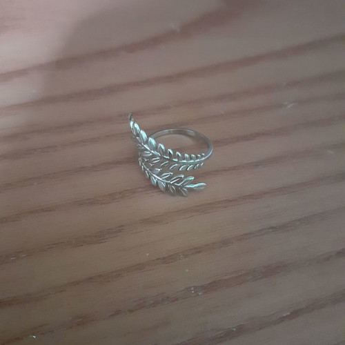 Silver Leaf-Shaped Ring new, fits all sizes