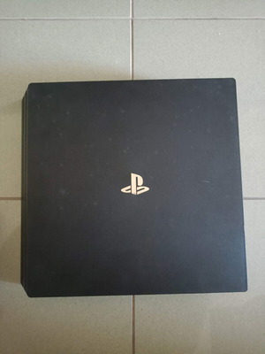 PlayStation 4 конзола с кабели и контролер употребявана, 1TB