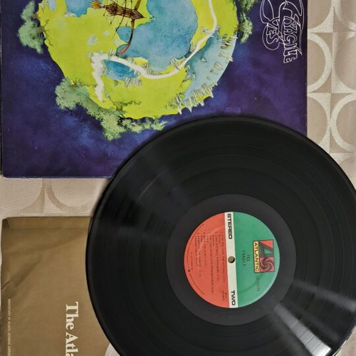 Yes vinyl records used: Owner of a lonely heart, Fragile, Going for the one