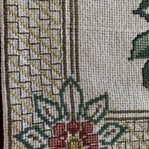 Handmade vintage table runner unused with gold thread and tassels 105x40 cm