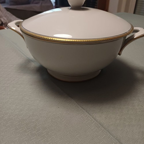 Tirschenreuth porcelain dinner and tea set, 90 pieces, gold trim