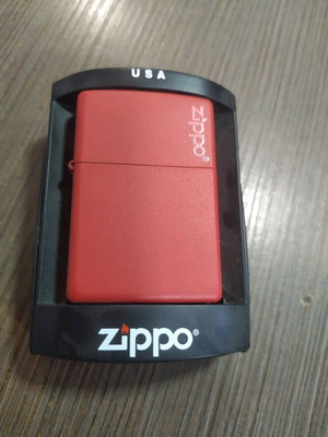 Zippo κόκκινο καινούργιο με θήκη και πέτρες δώρο